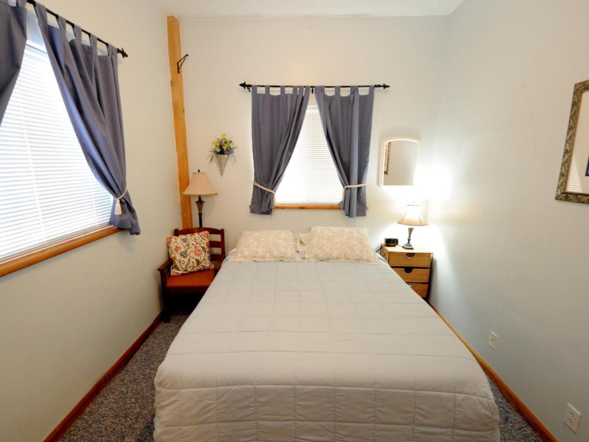 Carriage House Accommodations Гірдвурд Номер фото