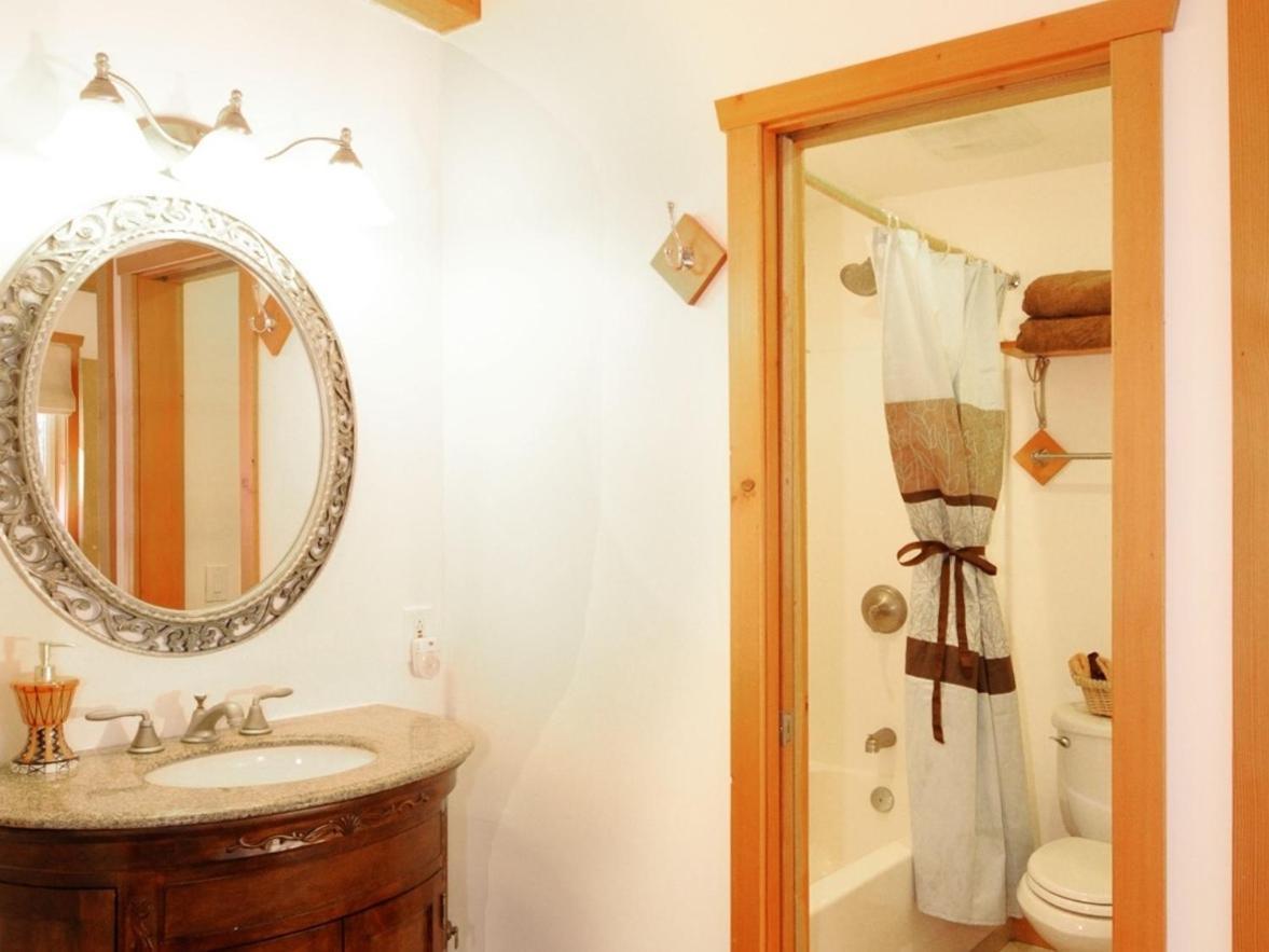 Carriage House Accommodations Гірдвурд Номер фото